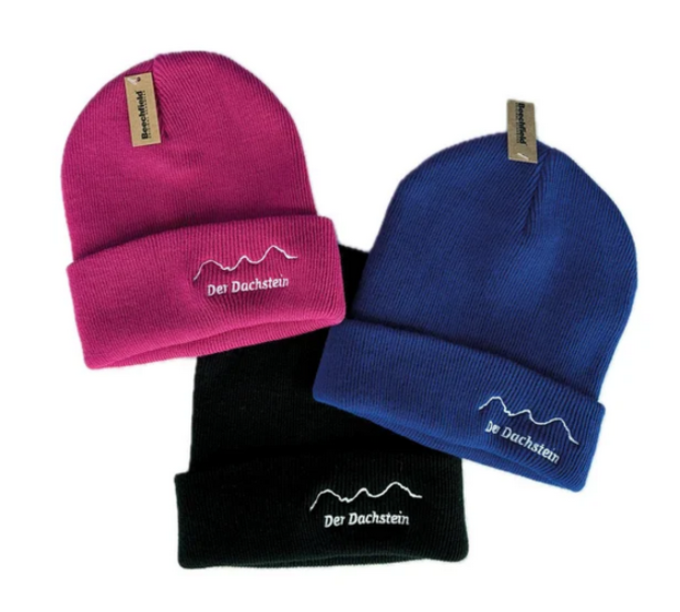 Three kids' beanies in pink, blue and black with embroidered Dachstein logo and lettering | © Planai-Hochwurzen-Bahnen Gesellschaft m.b.H.