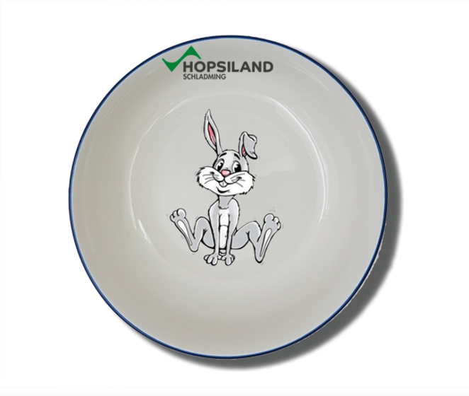 White kids’ bowl with blue rim, inside seated Hopsi bunny and Hopsiland logo at the upper edge | © Planai-Hochwurzen-Bahnen GmbH