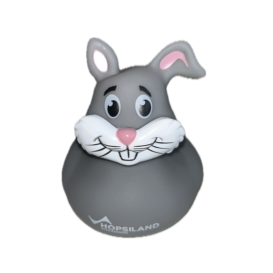 Grey bunny-shaped rubber duck with pink ears, white cheeks and black eye in profile view | © Planai-Hochwurzen-Bahnen GmbH
